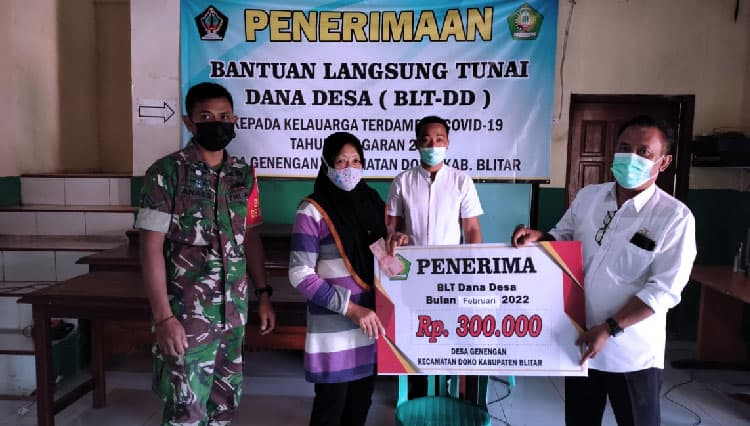 Danramil Doko Kodim 0808/Blitar Imbau Masyarakat Patuhi Prokes dalam Penyaluran BLT DD 