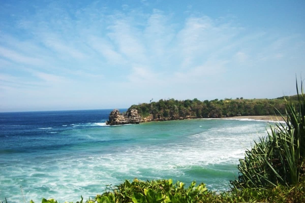 Eksotisme Pantai Serang Blitar, dari Ombak Samudra hingga Tradisi Nelayan